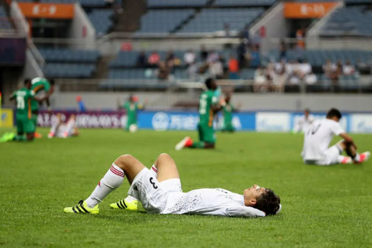 بازگشت به عقب فدراسیون پنج ستاره