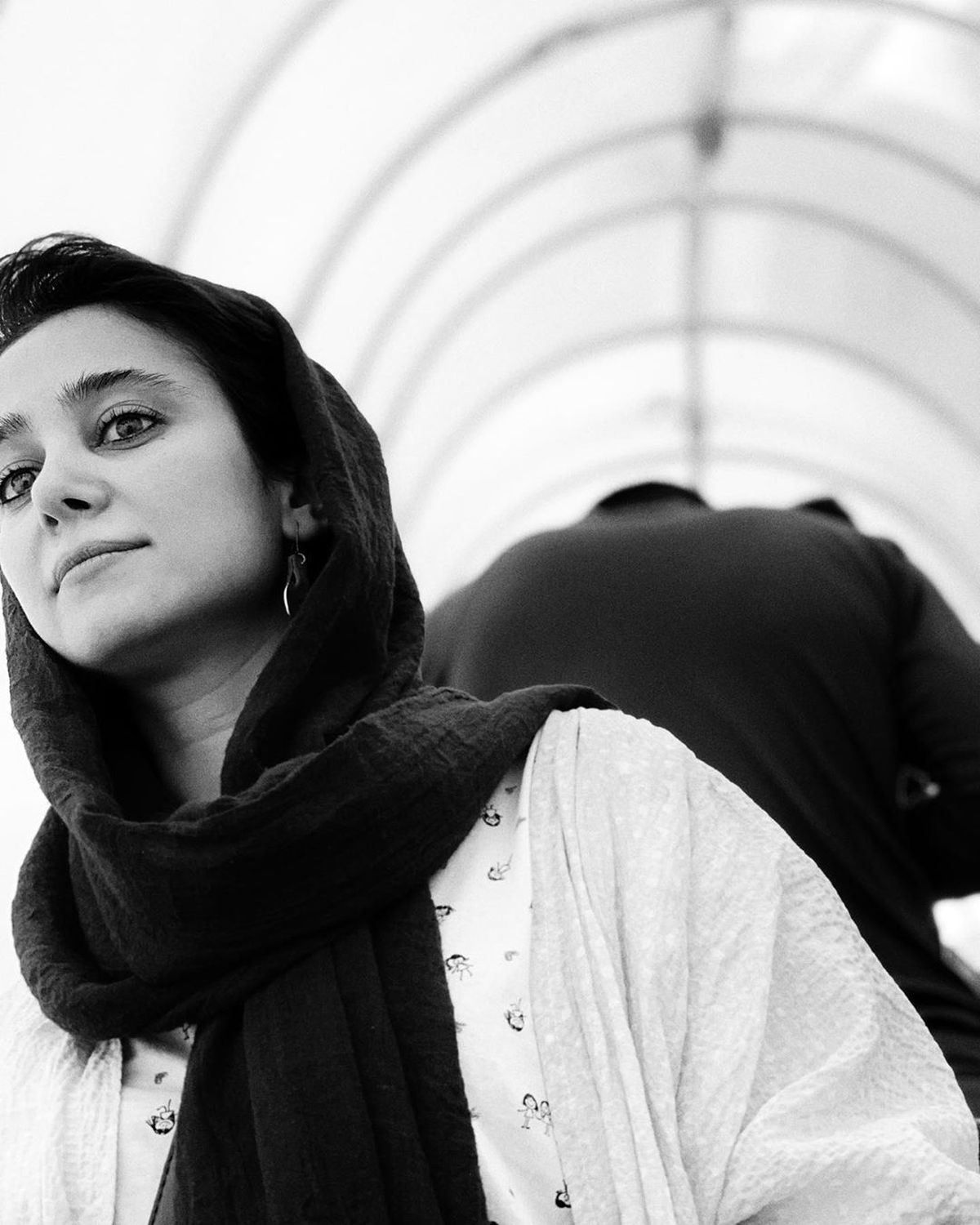 نگاه دزدکی الناز حبیبی 