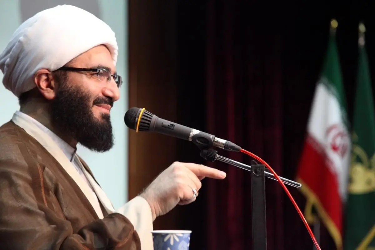 تلاش کنید اتهام سیاسی کاری از نماز جمعه را مرتفع سازید