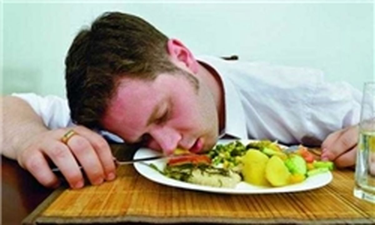 خوابیدن پس از غذا مهم‌ترین دلیل رفلاکس معده!