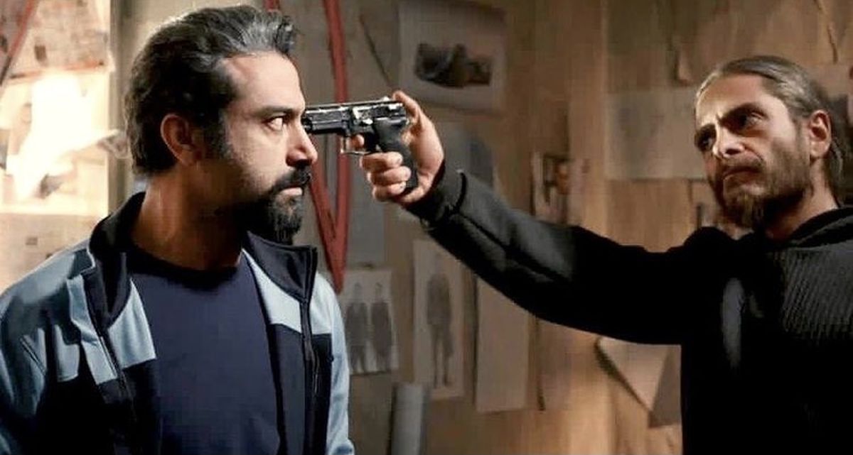 اسلحه کشیدن بازیگر معروف خانه امن + عکس