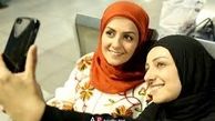 بازیگر خانم در لباس عروس در کنار بیتاسحرخیز+عکس
