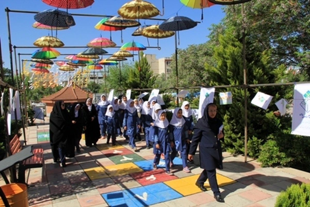 برگزاری نمایشگاه « آسمان آبی و زمین پاک» در کهریزک 