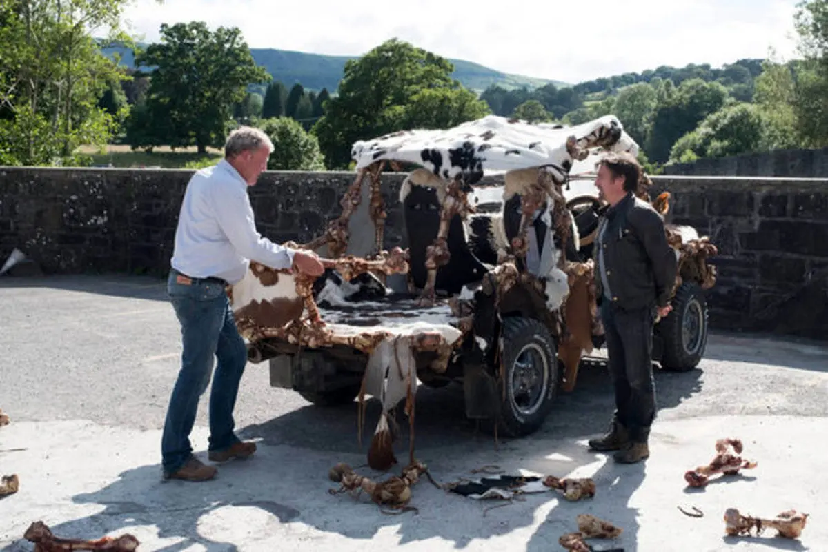 جنجال بر سر خودروی عجیب مجری مشهور + تصاویر