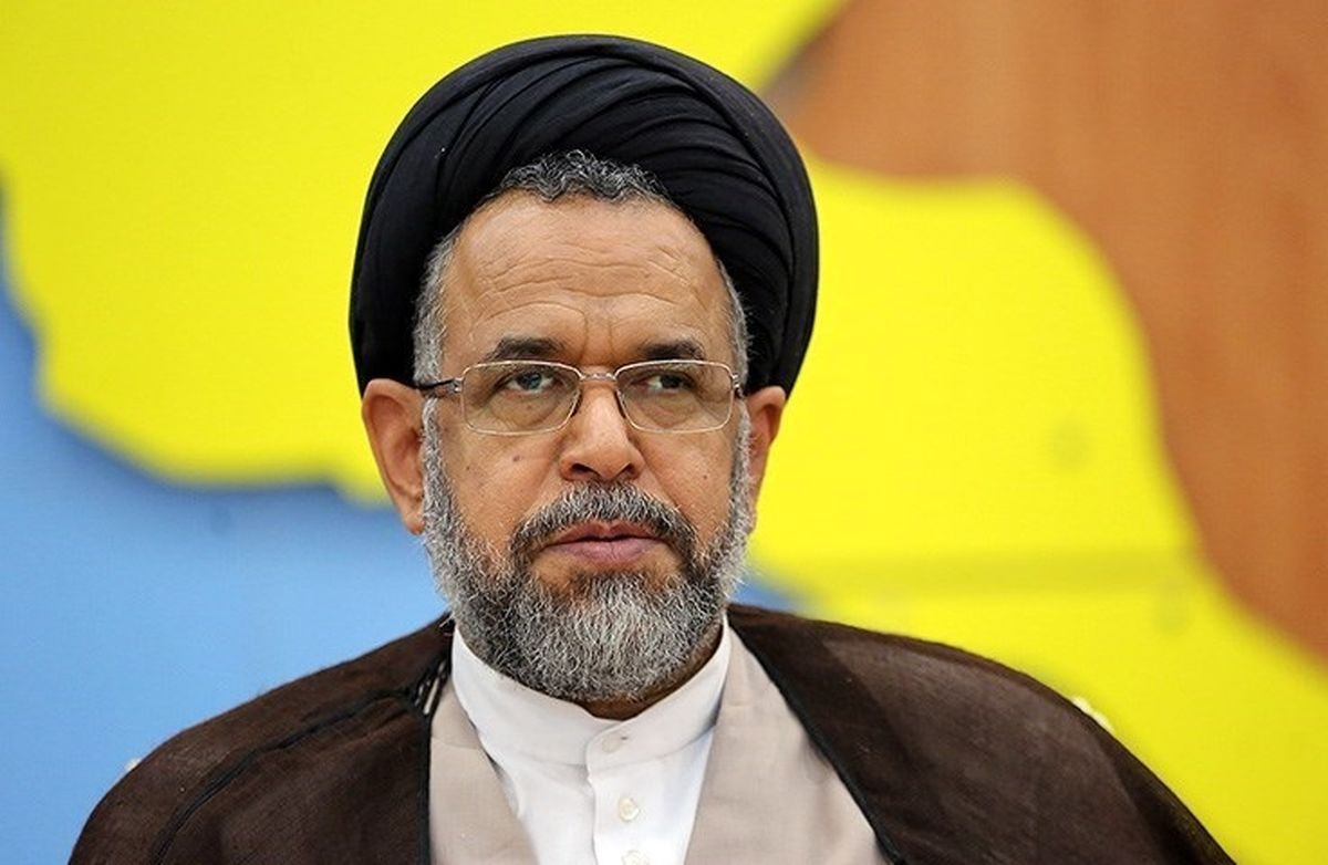 شاهد هستیم افرادی که سنی ندارند به مسئولان و خدمتگزاران نظام هتاکی می‌کنند