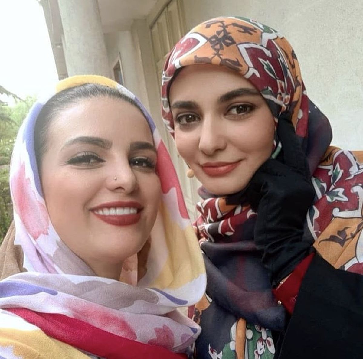 لیندا کیانی در کنار دوستش + عکس