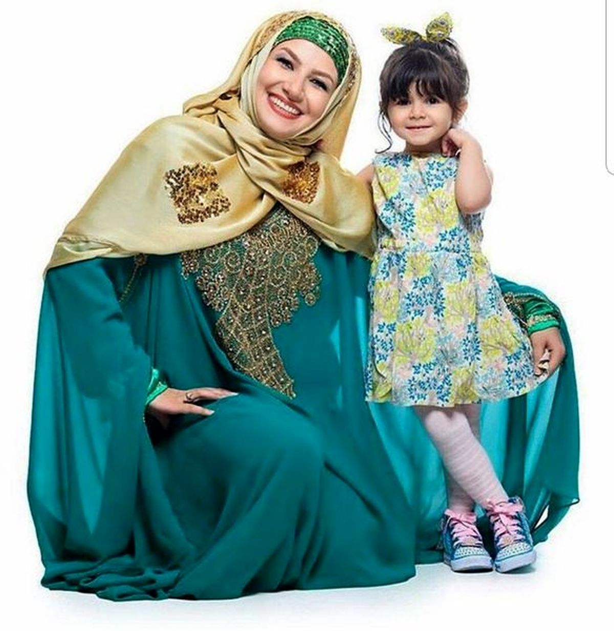 ست کردن خاله شادونه با دختر نازش+عکس