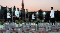 حال و هوای نخستین سفره‌ افطار در حرم حضرت ثامن الحجج(ع)/ گزارش تصويري