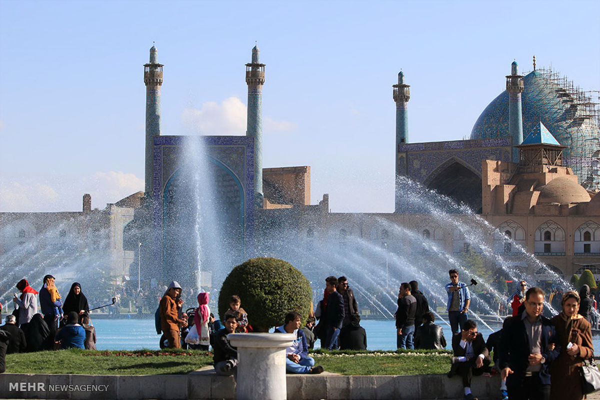 خارجی‌ها به راحتی با 200 دلار اصفهان‌گردی می‌کنند