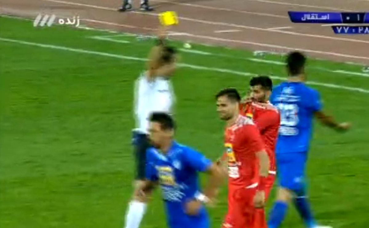 پرسپولیس به لطف داور 12 نفره استقلال را شکست داد