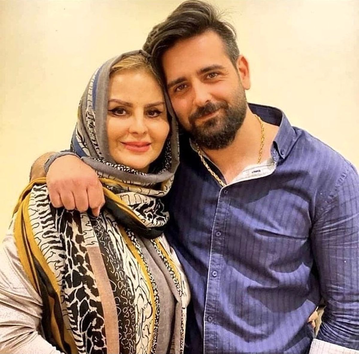 امیرحسین آرمان و مادرش + عکس