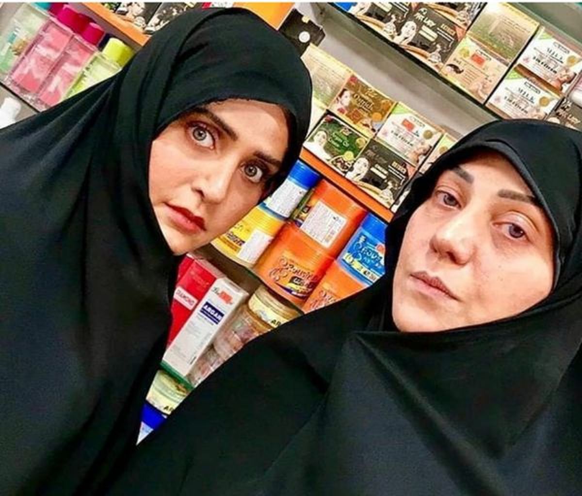 بازار گردی شبنم مقدمی و الناز شاکردوست با چادر + عکس