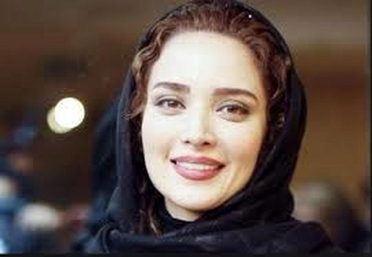 «بهنوش طباطبایی» با لباس گل گلی در اکران فیلم «تختی»

