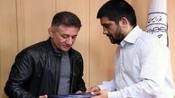 
 من و علیرضا دبیر به کشتی عشق داریم
