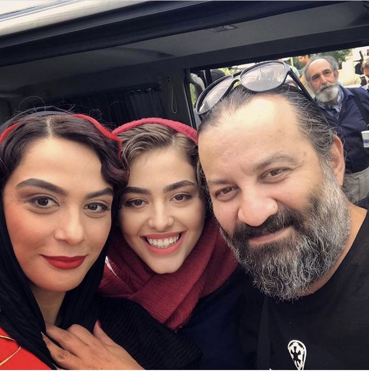 سلفی مهراب قاسم‌خانی با خانم‌های بازیگر مشهور + عکس