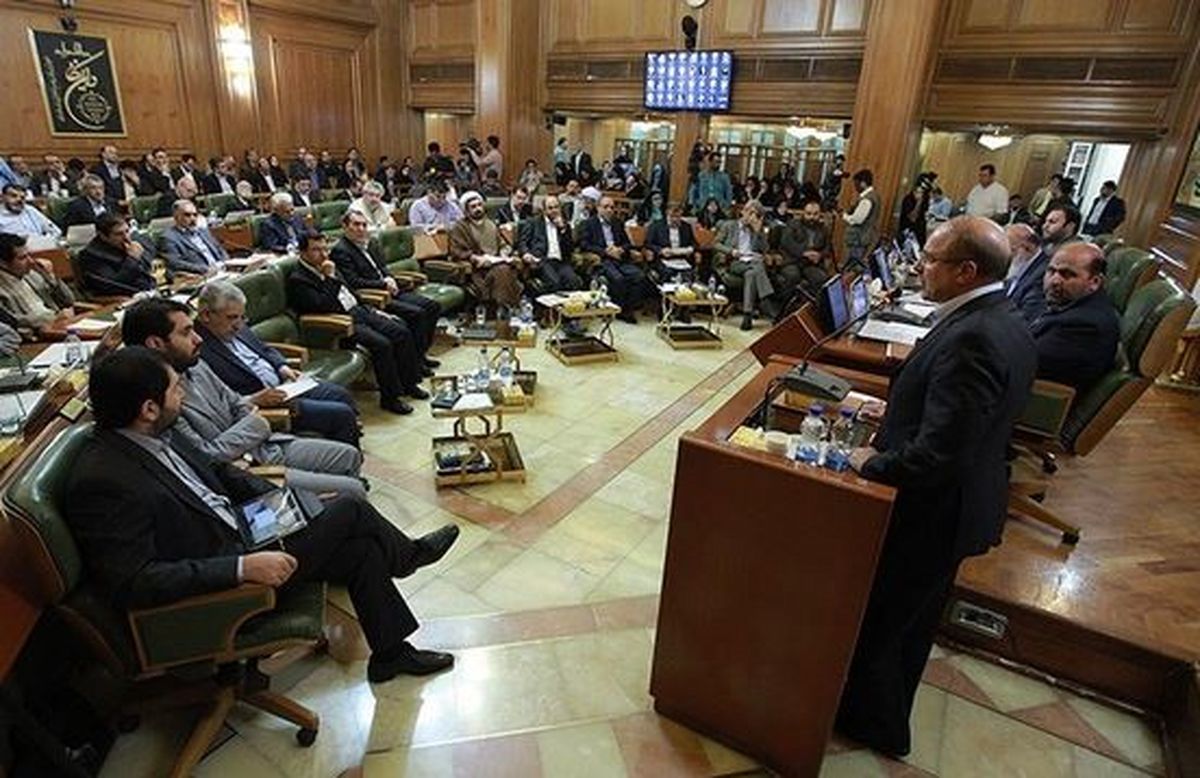  تکلیف درختان باغهای دروس روشن شد 