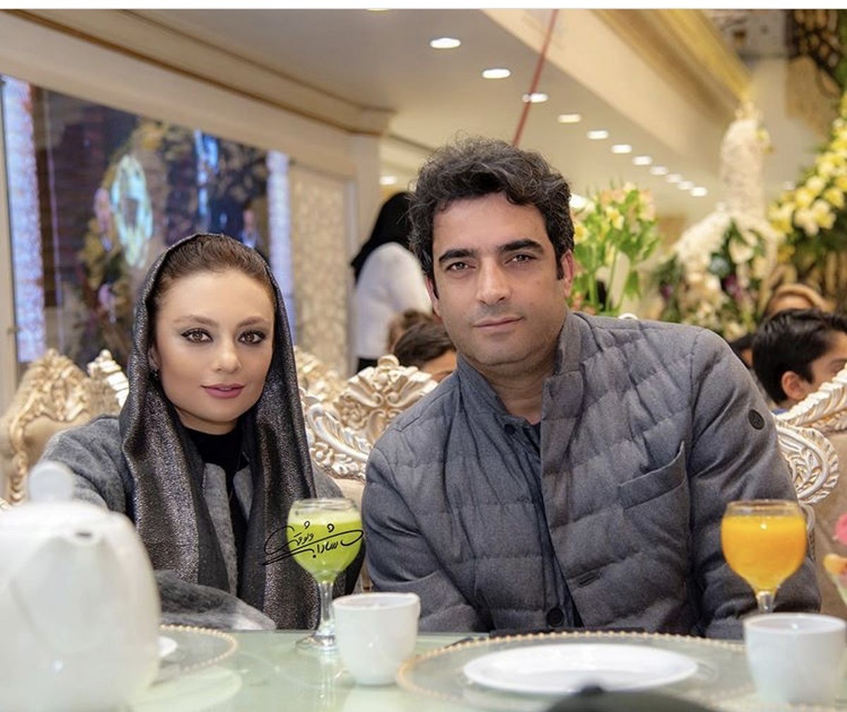خانم بازیگر و همسر مشهورش در یک رستوران + عکس