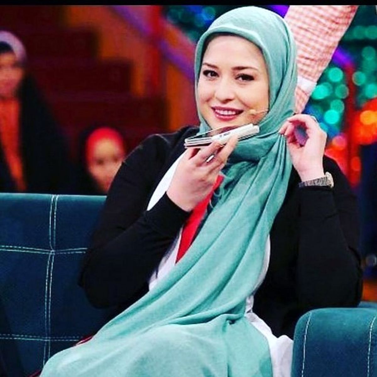 کودکی مهراوه شریفی نیا در آغوش پدر