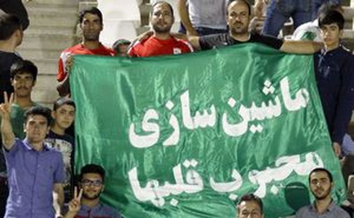 خاکزاد: بازیکنان ما کم‌عقل هستند