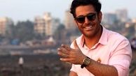 «رضا گلزار» سوار بر یک ماشین خفن/ عکس