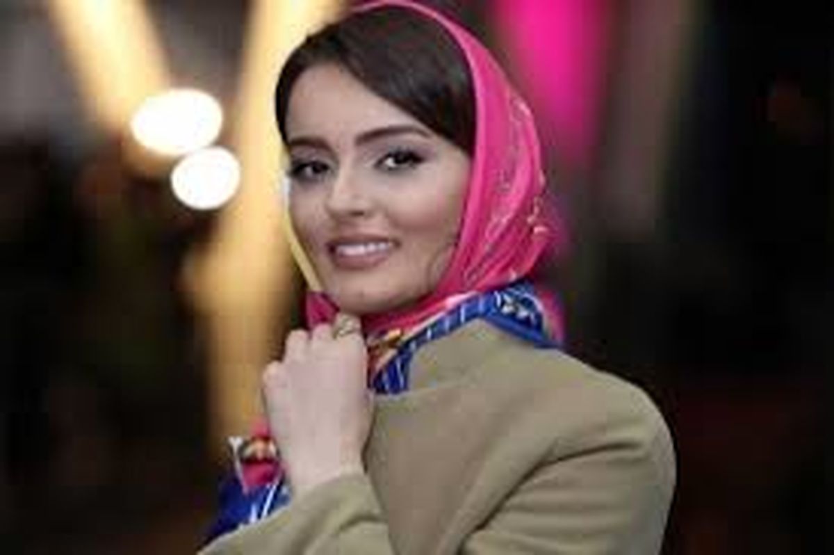 نیلوفر پارسا با کت و شلوار و کلاه /عکس