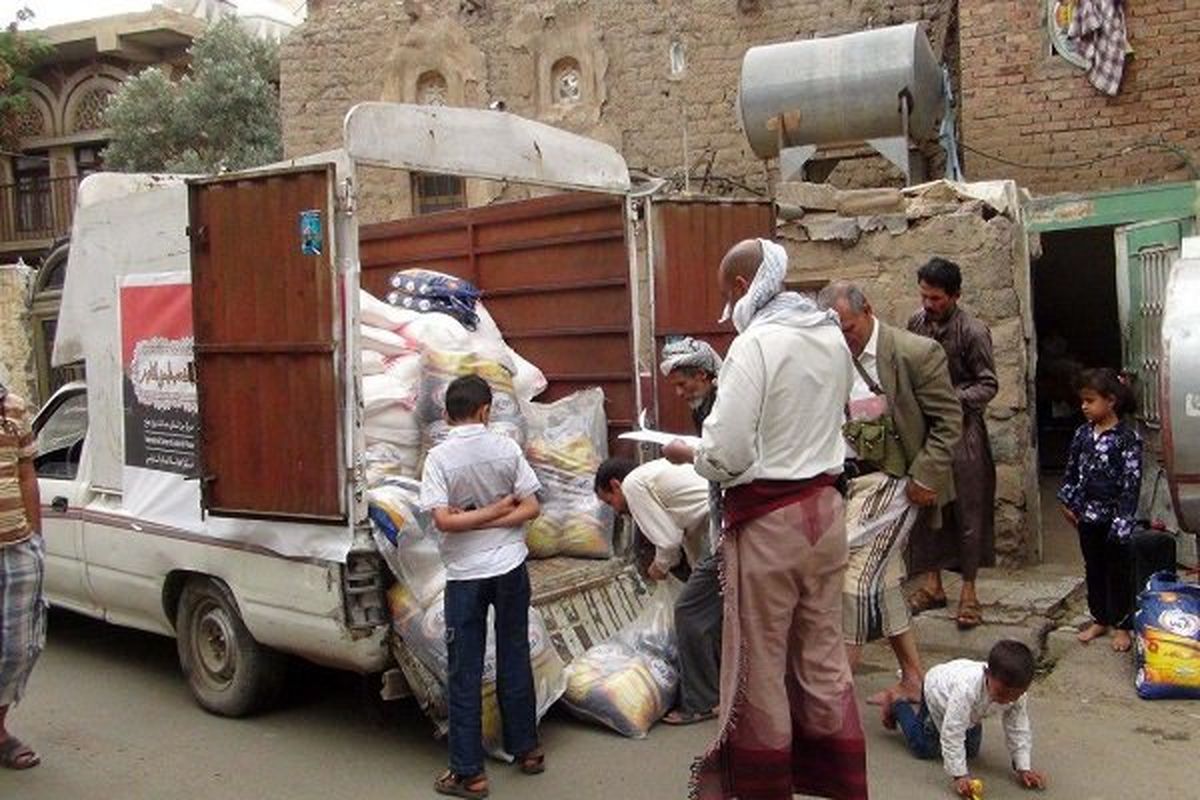 بسته های غذایی ایرانیان در میان جنگ زدگان /عکس