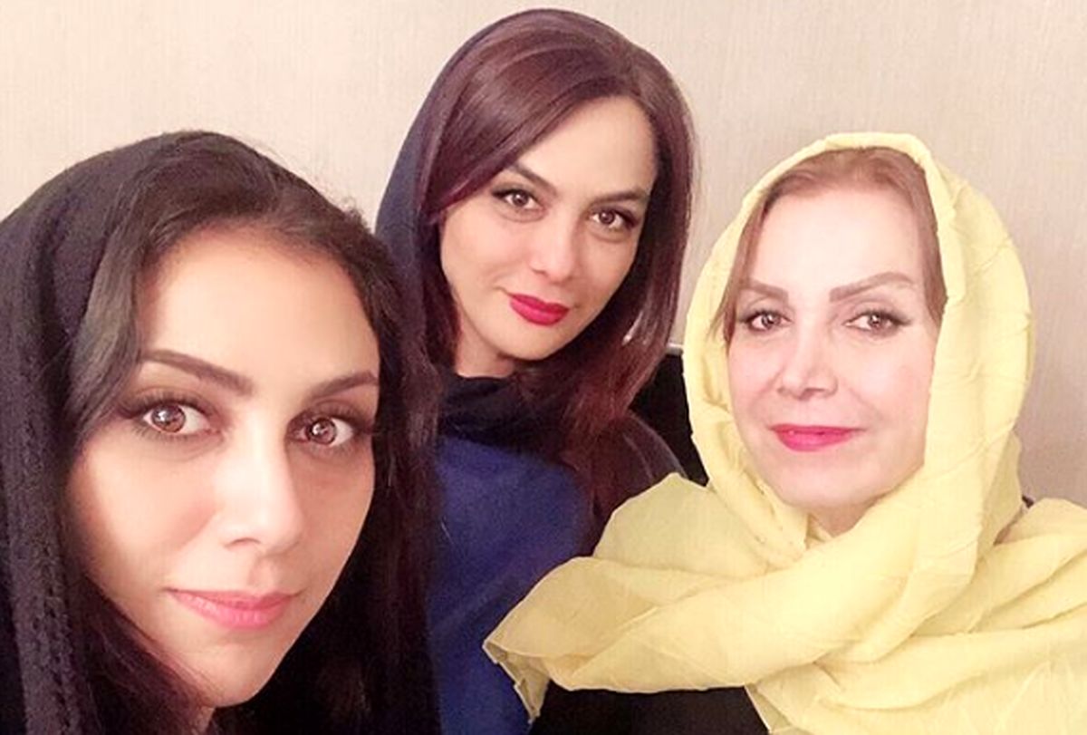 خواهران فرجاد در کنار مادر/عکس