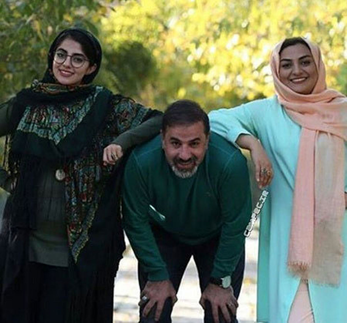 کولی دادن علی سلیمانی به همسر و دخترش+عکس
