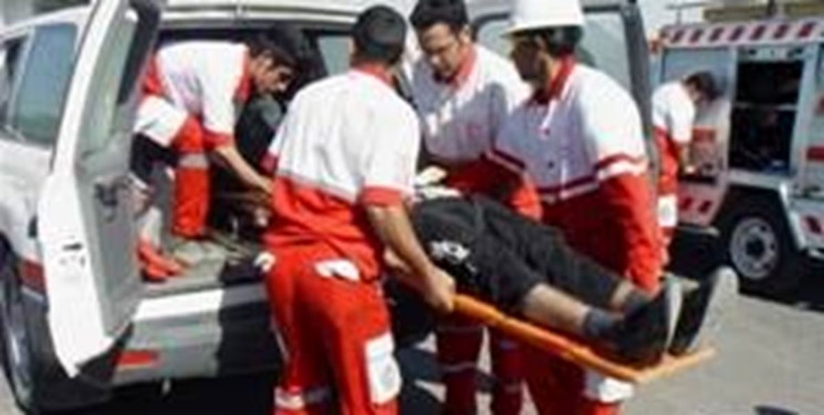مصدومیت ۷ مسافر به دلیل واژگونی پژو ۴۰۵ 