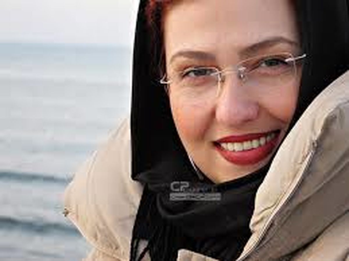 تبلیغ معصومه کریمی برای یک نمایش/عکس