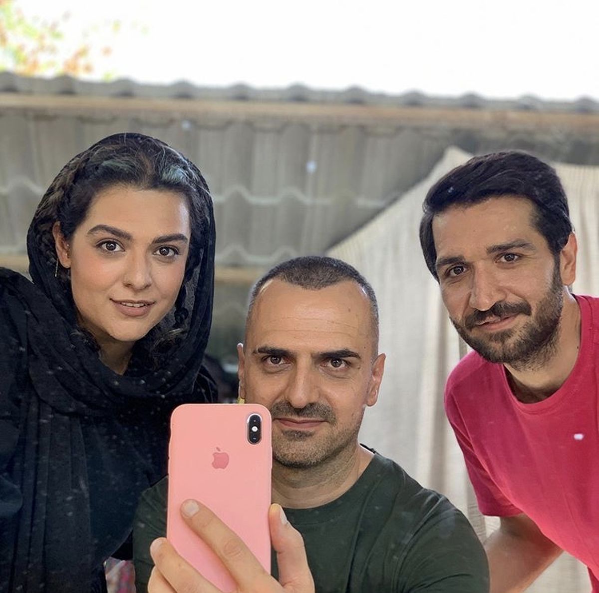 دنیا مدنی و همکارانش در پشت صحنه کار جدیدش + عکس