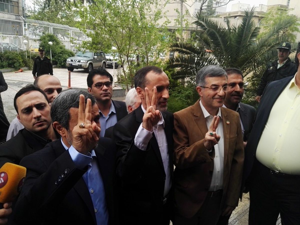 احمدی‌نژاد می‌خواهد ملت خادمش باشند!