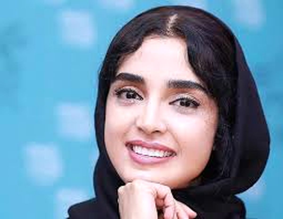عکس سیاه و سفید الهه حصاری