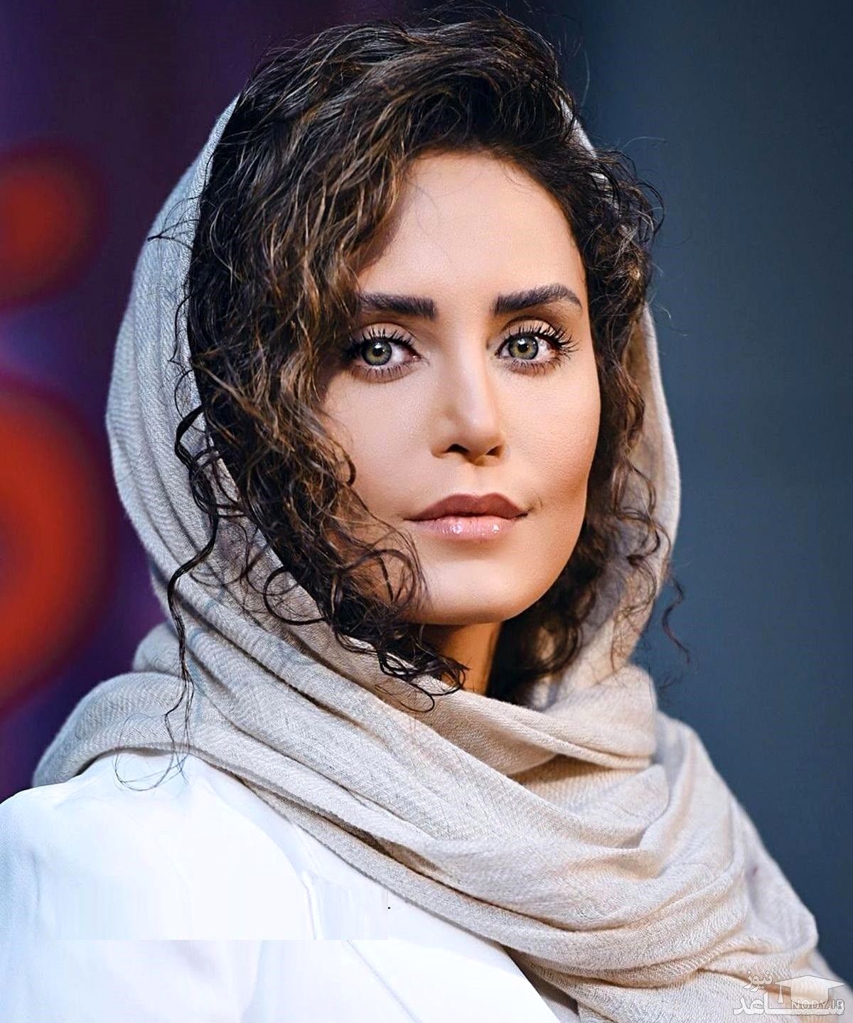 الناز شاکردوست با شالی زیبا