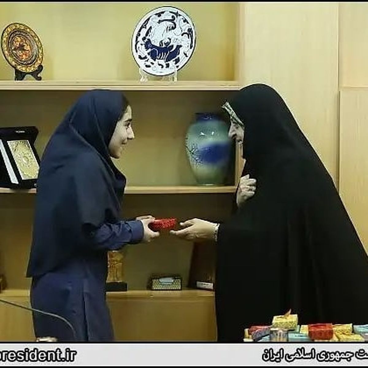 معصومه ابتکار و تجلیل از مدال آوران رباتیک
