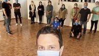 سلفی شاهرخ استخری با کارمندانش + عکس