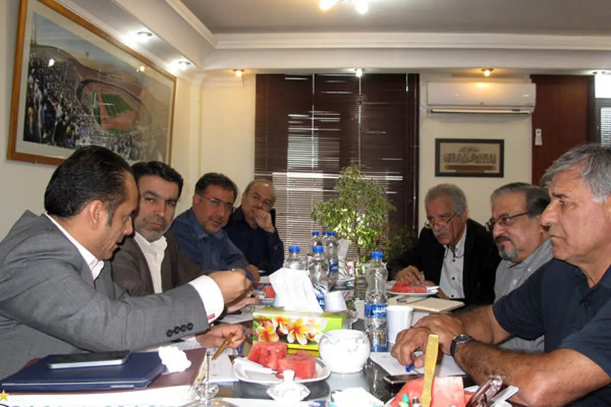 مشکلات آبی پوشان و صندلی خالی هیات مدیره