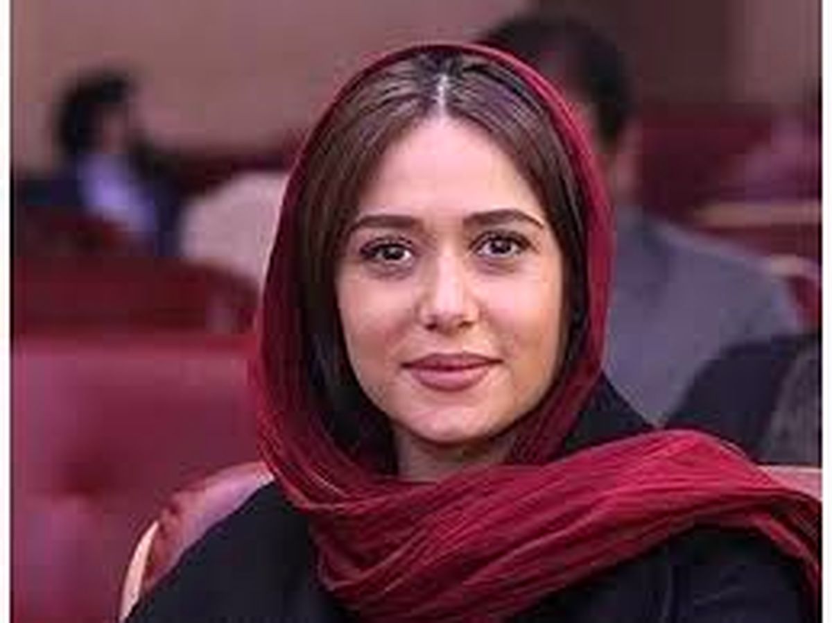 پوشش ساده و متین «پریناز ایزدیار»