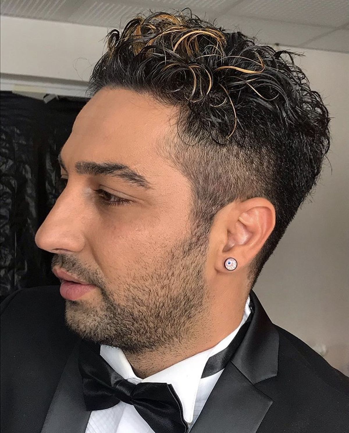 علی سخنگو چه گوشواره ای انداخته + عکس