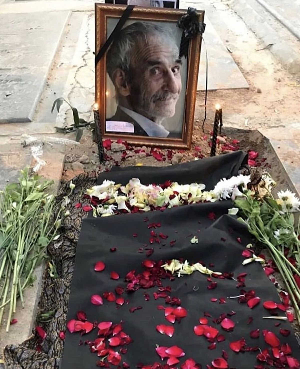 خانه ابدی مرحوم احمد پورمخبر + عکس