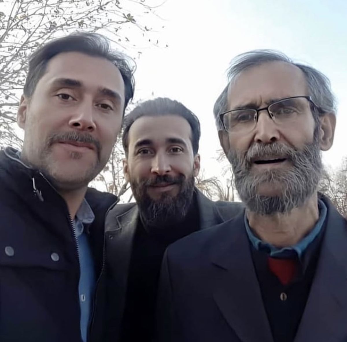پدر و برادران هادی کاظمی در یکقاب + عمی
