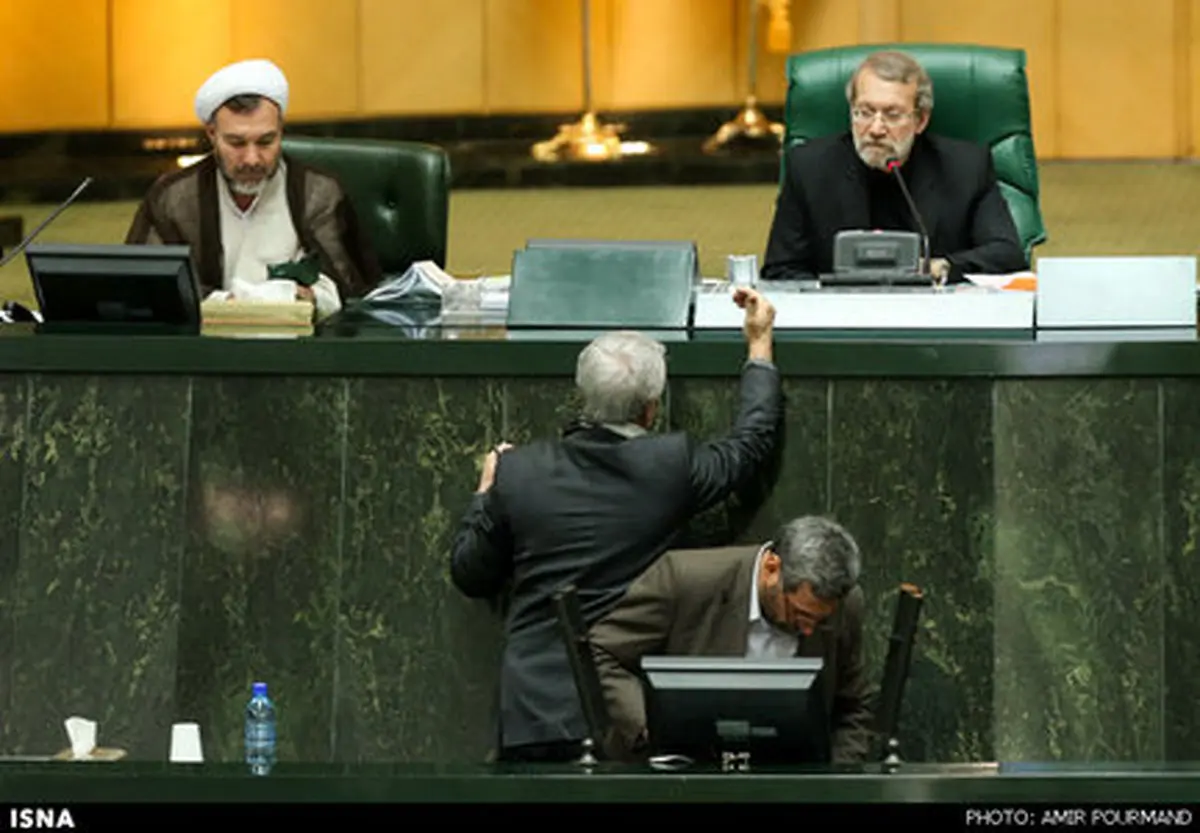 کارت زرد مجلس به وزیر علوم