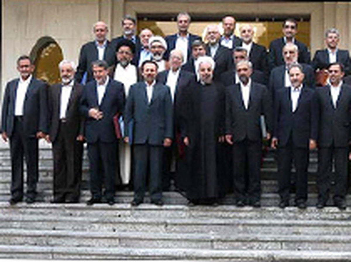 روزنامه‌زنجیره‌ای:برخی‌دولتمردان روحانی،خود را دانای کل‌می‌دانند