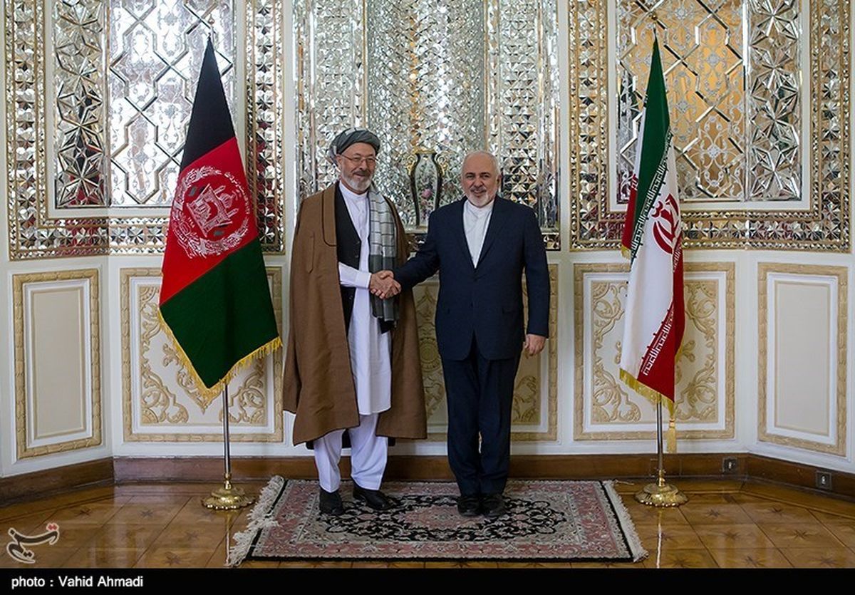 دیدار رئیس شورای عالی صلح افغانستان با ظریف