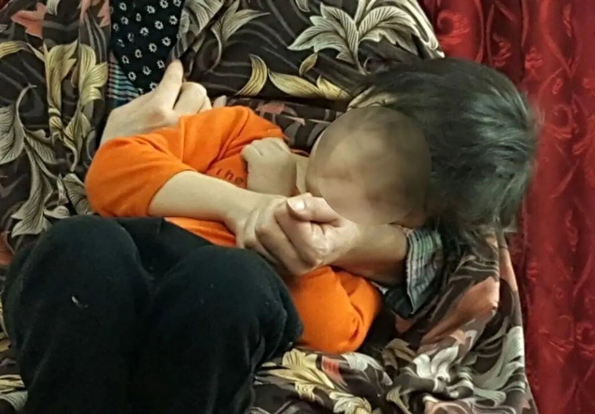 عیدی خیّرین به ریحانه کوچولو/ عکس