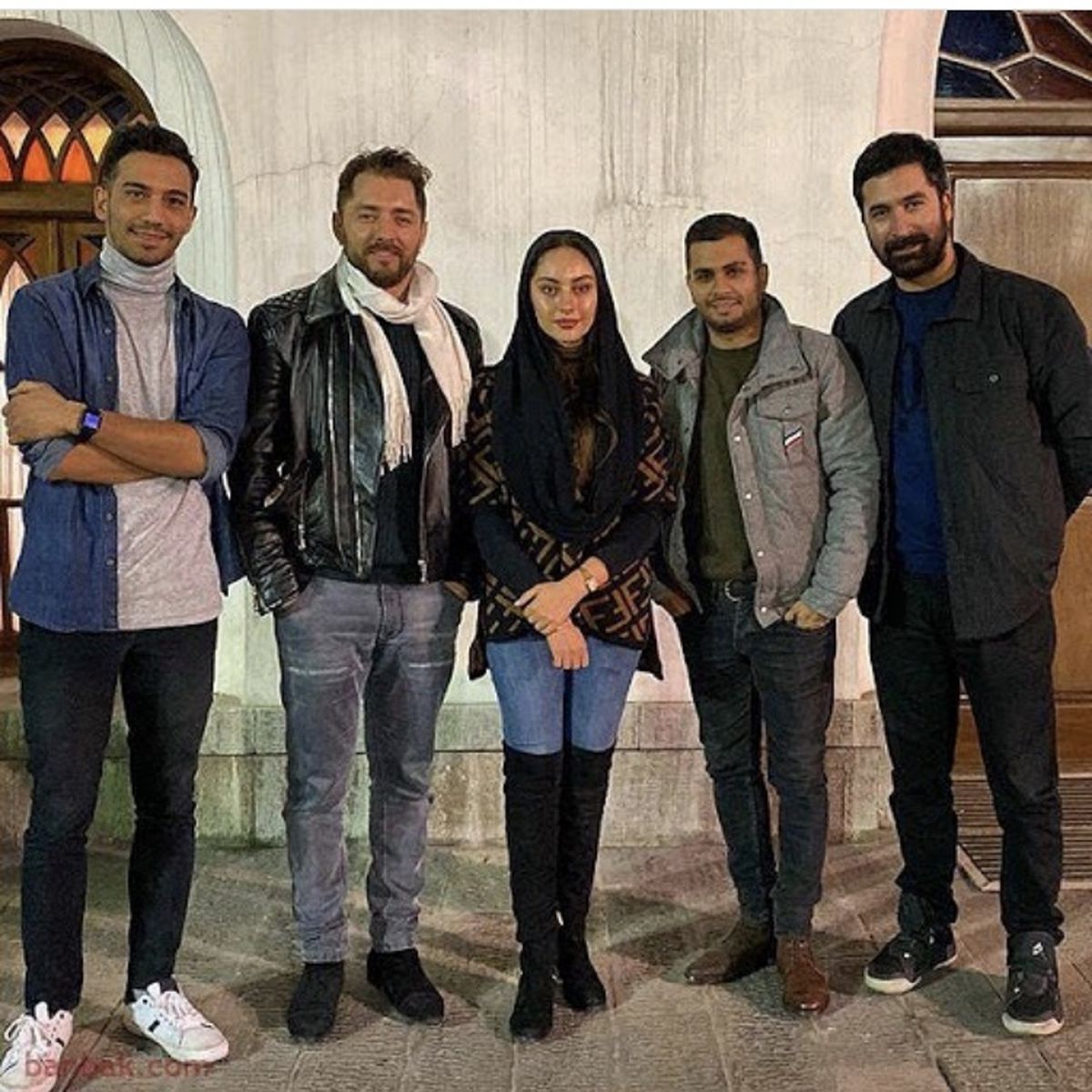 ترلان پروانه در جمع گربه سیاه ها + عکس