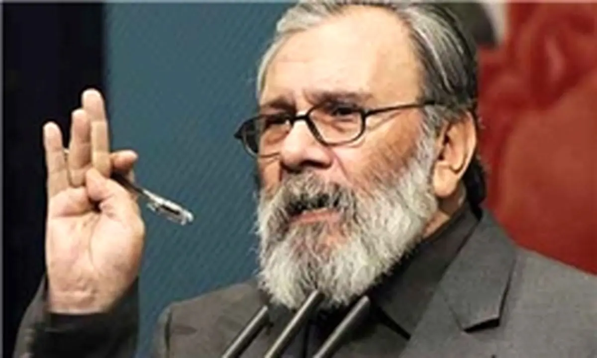 شعر علی معلم برای مجریان «صدای آمریکا»