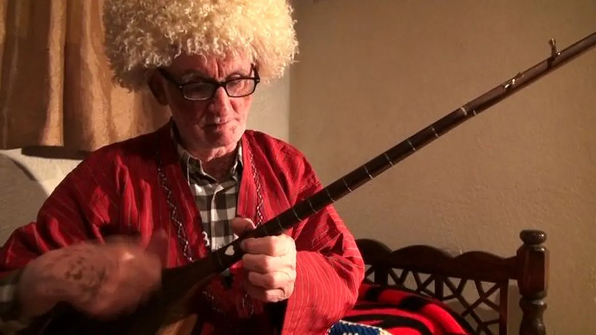 یک نوازنده: گاو شیرده را دادم و دوتار خریدم! +عکس