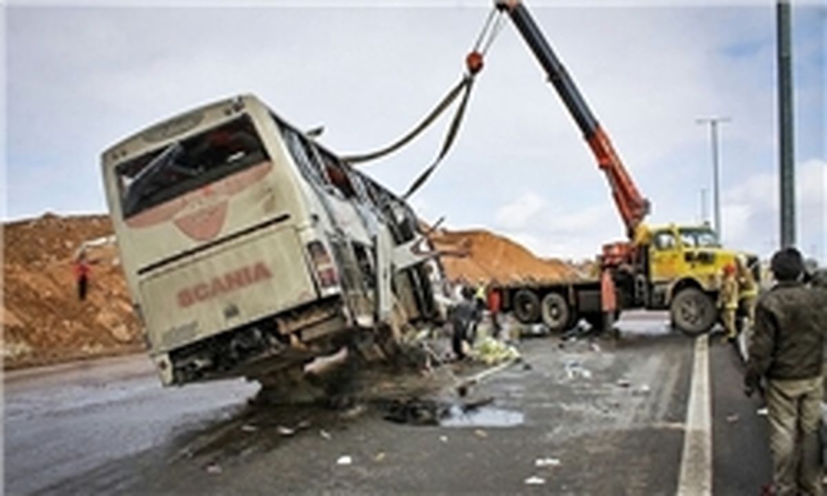واژگونی اتوبوس در محور شیراز ـ مرودشت