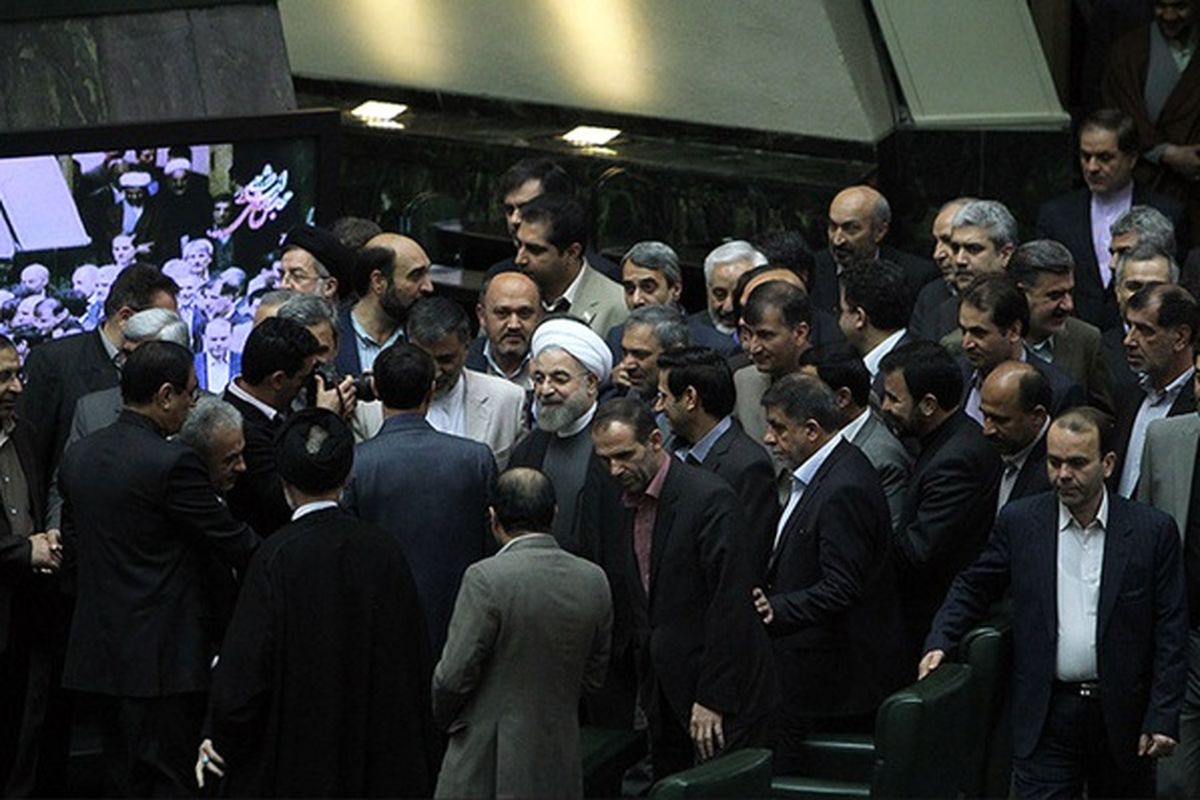 روحانی به مجلس رفت/ تشریح مسائل مهم سیاسی، اقتصادی، اجتماعی و فرهنگی در ساختمان مشروطه